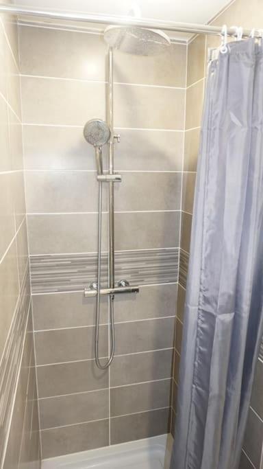Appartamento Atypique T1 Duplex - Wifi .Parking .Proche .Gare Saint-Quentin  Esterno foto